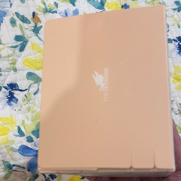 Pop Mart Labubu 'Have A Seat' Sisi Collectible Figure - Picture 6 of 13